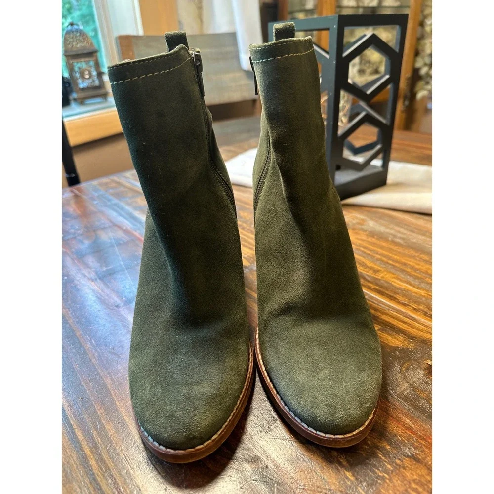 Seychelles Boots Olive Green Suede Block Heel Ankle Booties Woman's Size 8.5 Hel